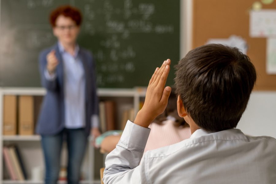 Diferencias entre docente y maestro: ¿Cuál es tu rol en el aula?