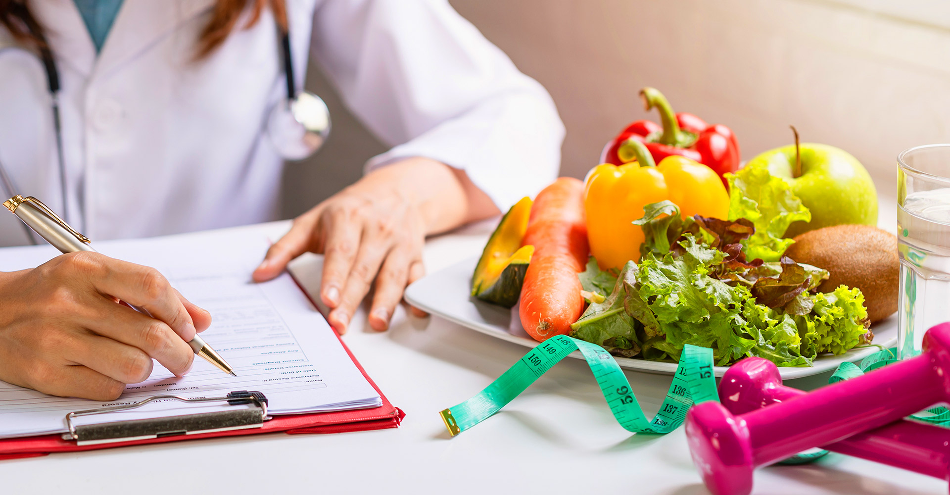 Potencia tu carrera médica con especialización en nutrición